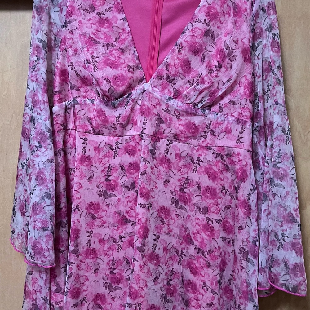 Size 1x floral bell sleeve mini dress